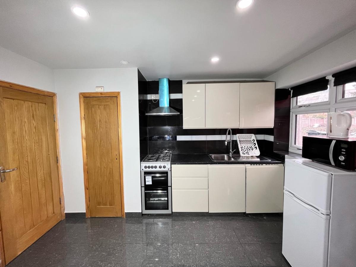 Full Studio Near Heathrow Airport & London 헤이스 외부 사진