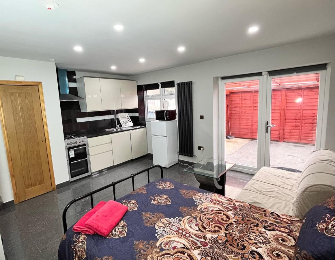 Full Studio Near Heathrow Airport & London 헤이스 외부 사진